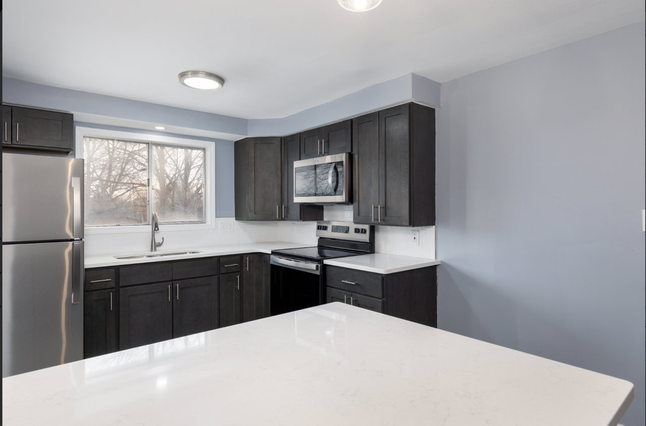 562 Kenmore - Photo 4 of 26