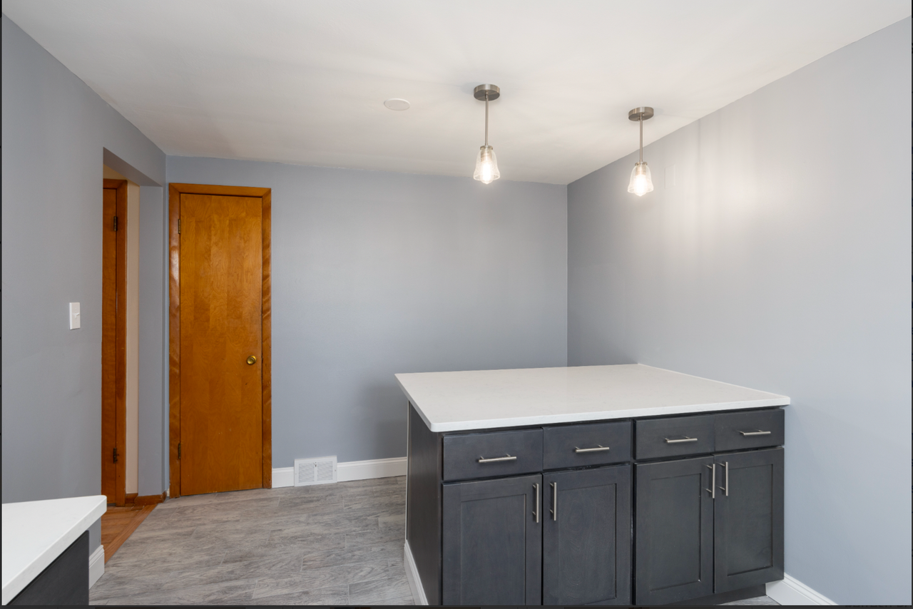 562 Kenmore - Photo 5 of 26
