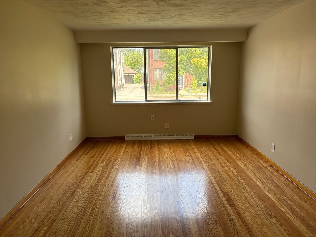 562 Kenmore - Photo 6 of 26