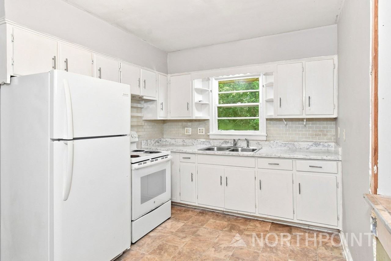 1003 Forrest Blvd - Photo 6 of 15