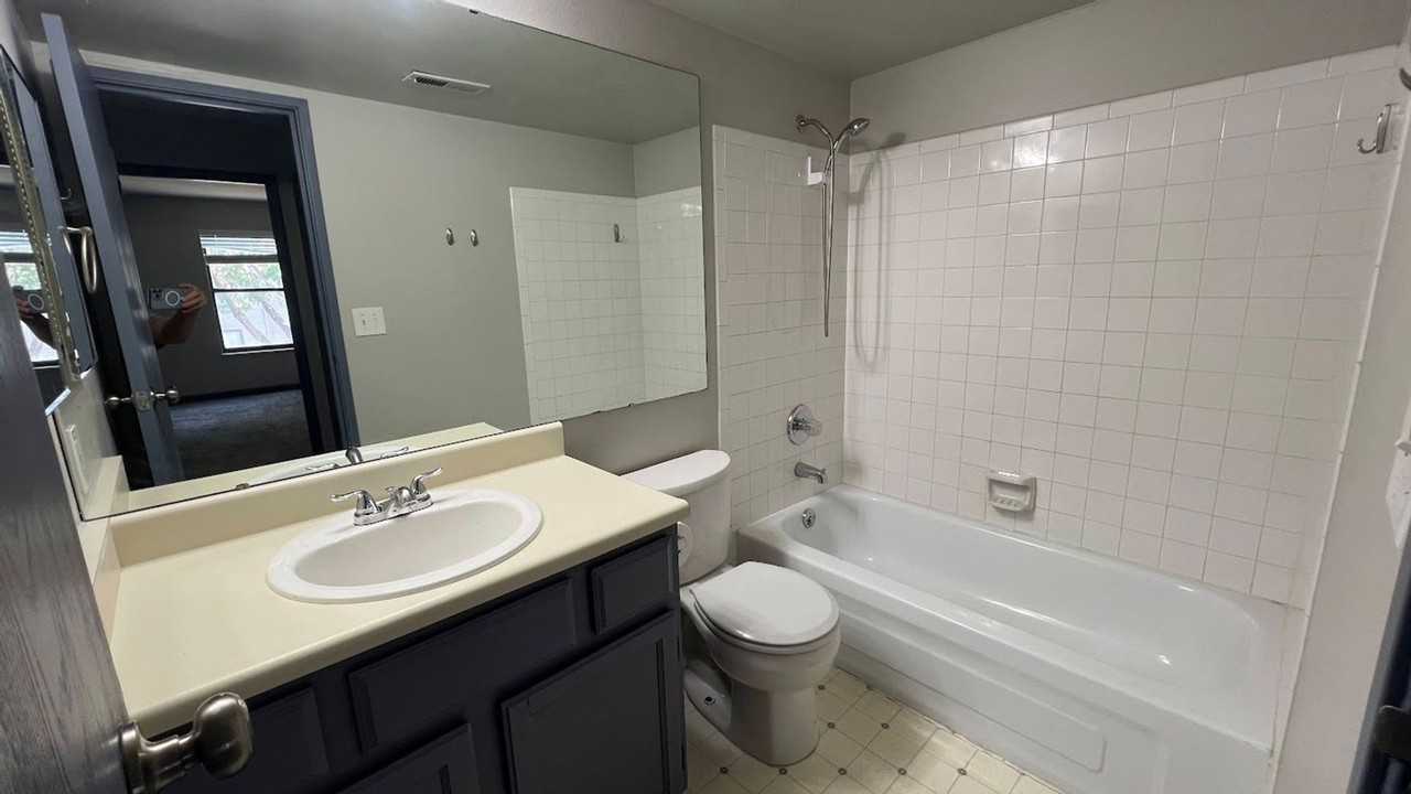 12063 E Harvard Ave - Photo 5 of 28