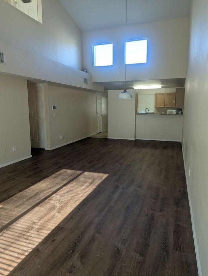 2717 N Pacific Dr - Photo 3 of 29