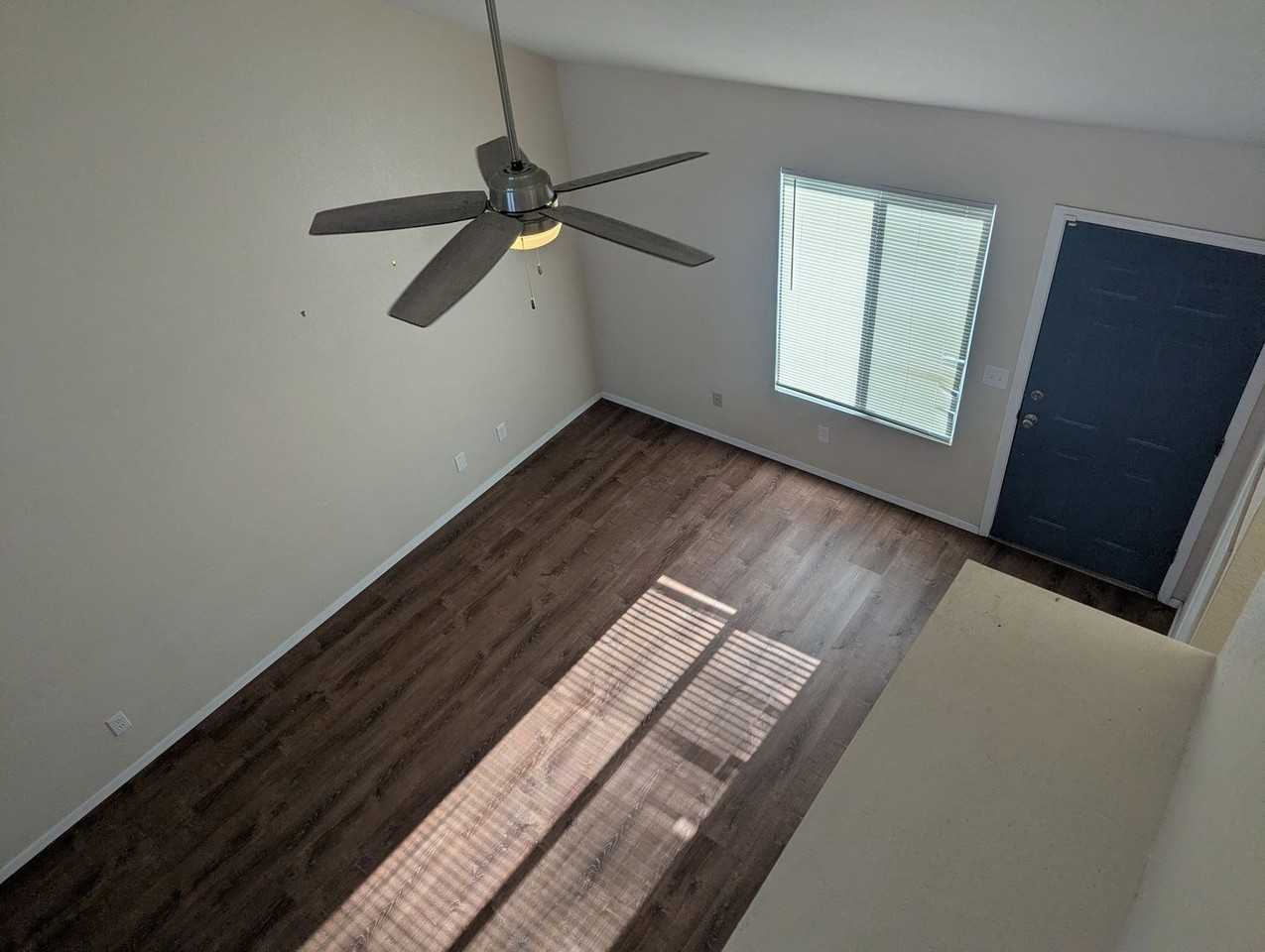 2717 N Pacific Dr - Photo 4 of 29