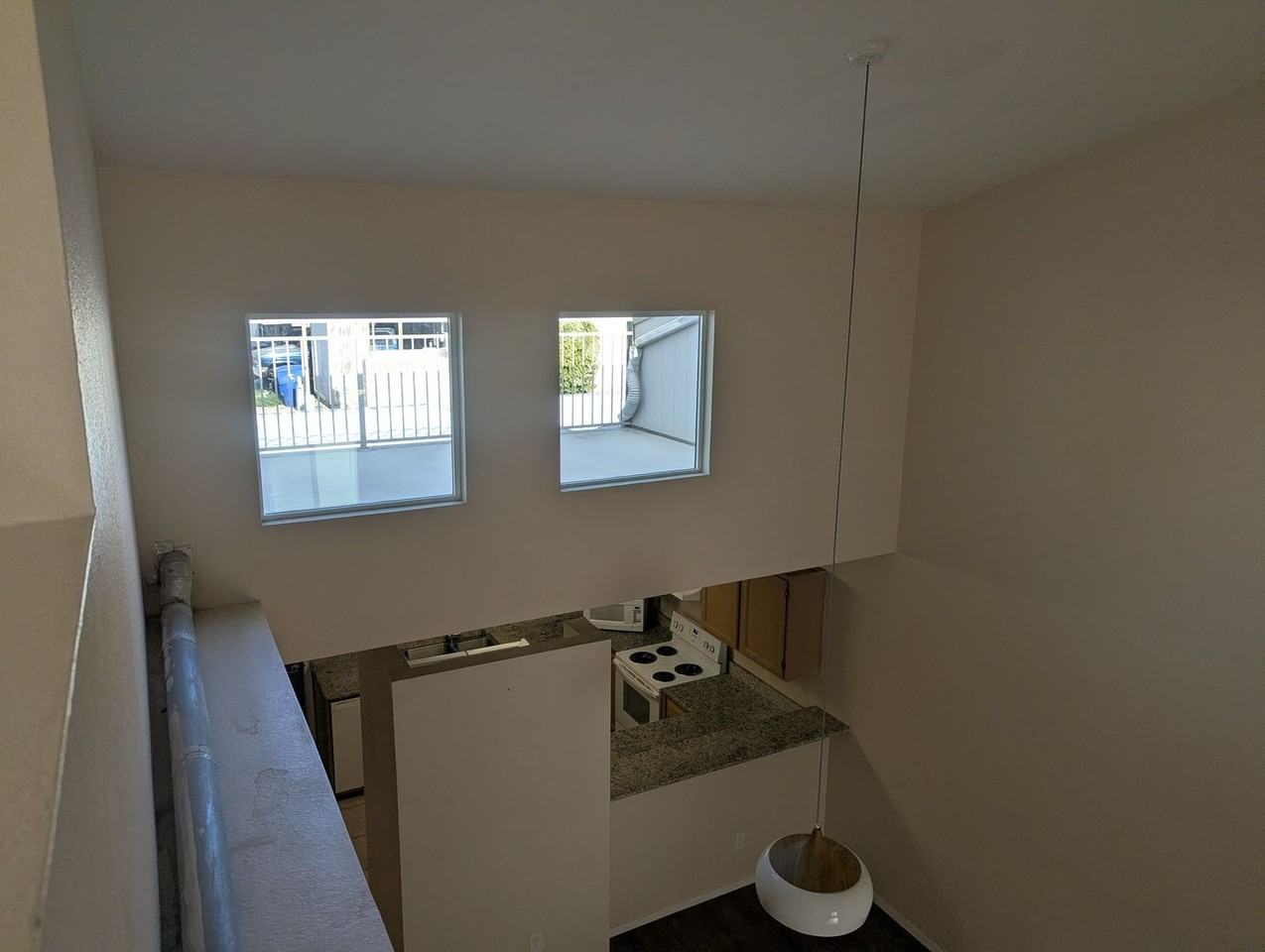2717 N Pacific Dr - Photo 5 of 29