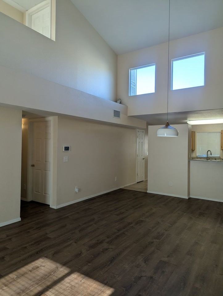 2717 N Pacific Dr - Photo 7 of 29