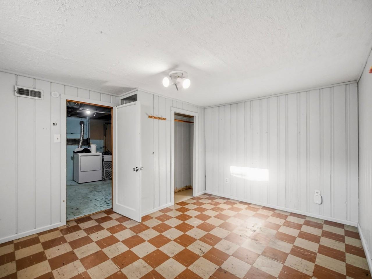 2716 W Everett Ave - Photo 5 of 39