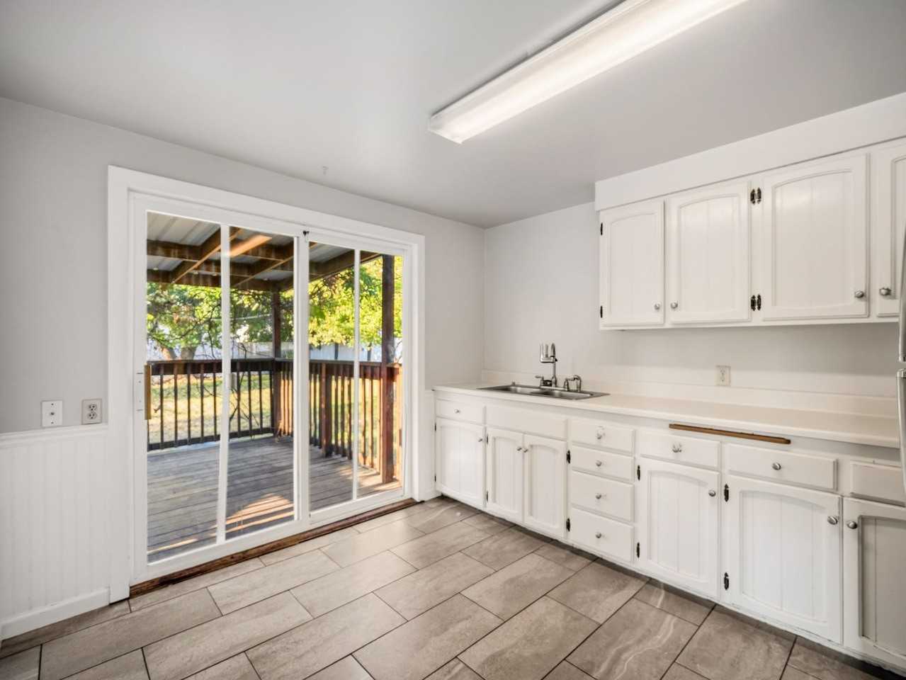 2716 W Everett Ave - Photo 6 of 39