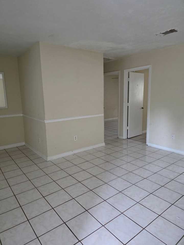 3725 Sutor Ct - Photo 2 of 11