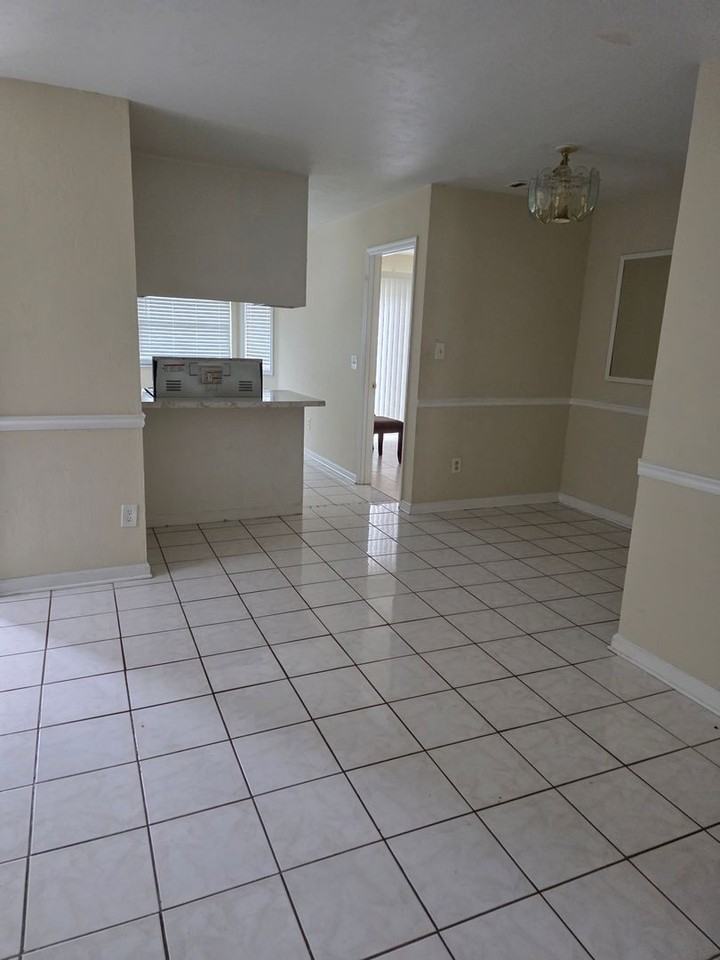 3725 Sutor Ct - Photo 3 of 11