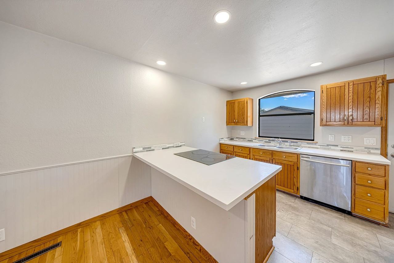1350 N 17th St - Photo 6 of 27