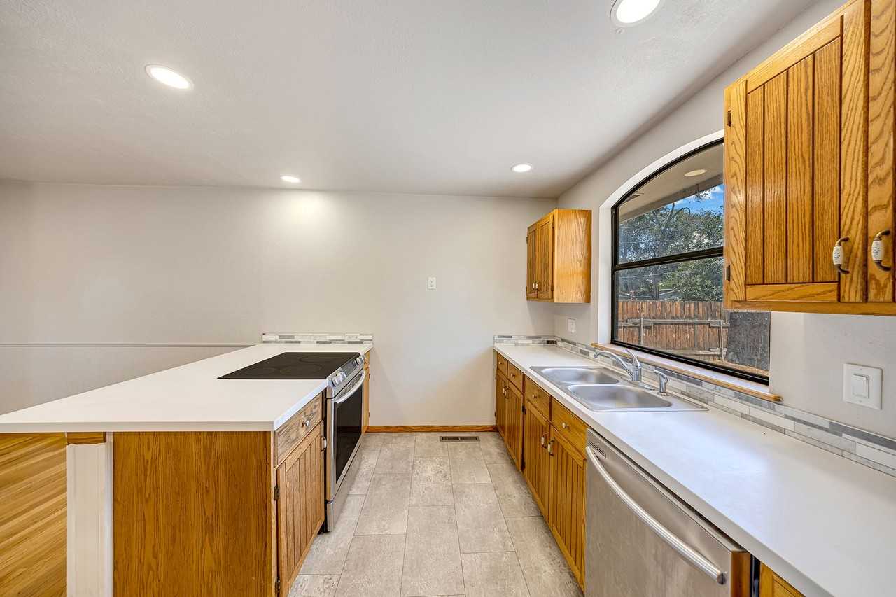 1350 N 17th St - Photo 7 of 27