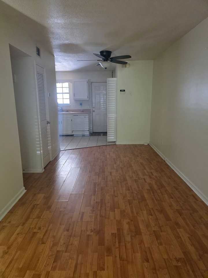 1017 Crossing Brook Way - Photo 3 of 11