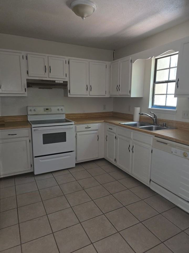 1017 Crossing Brook Way - Photo 4 of 11