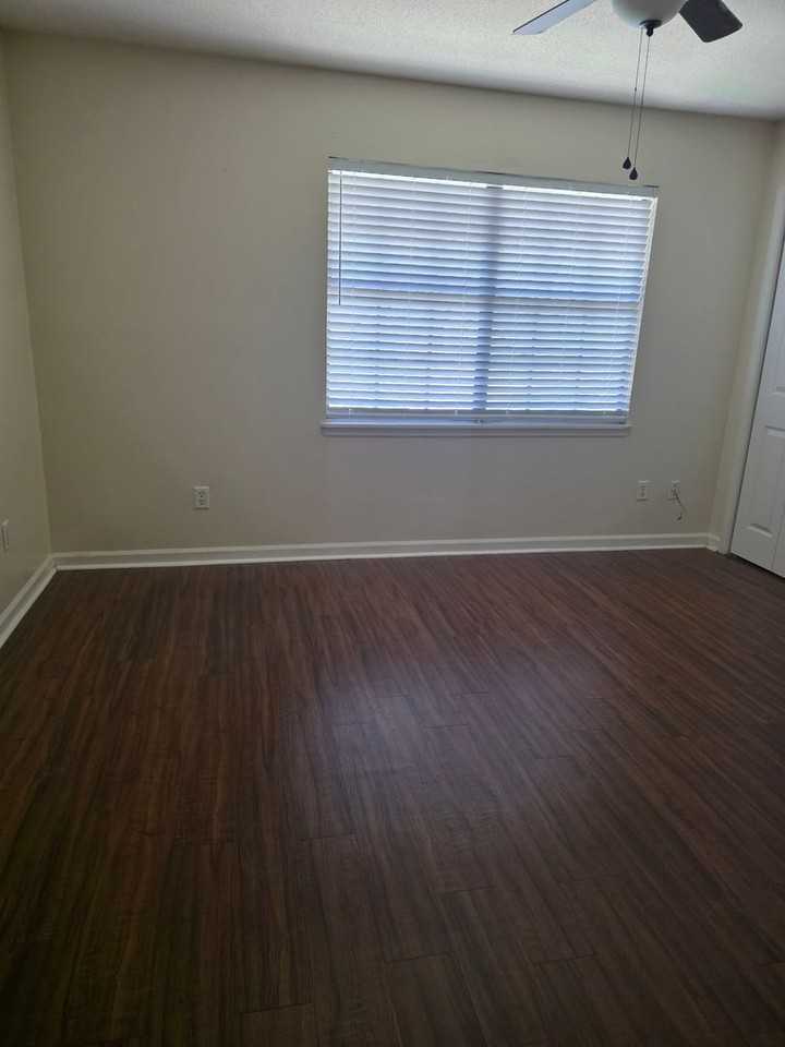 1017 Crossing Brook Way - Photo 7 of 11