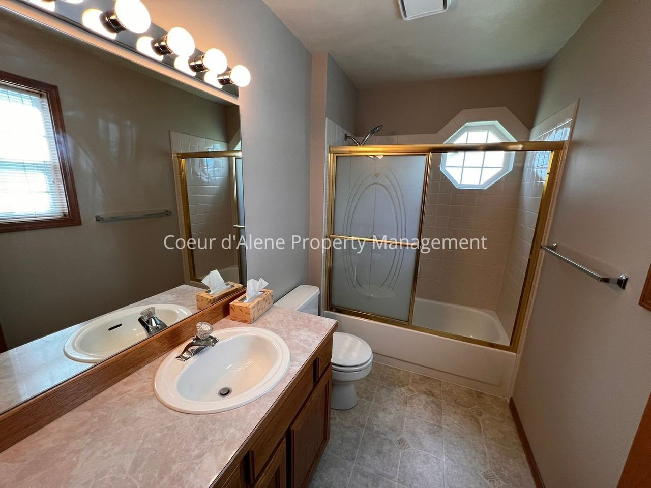 8233 N Ridgewood Dr #4 - Photo 5 of 16