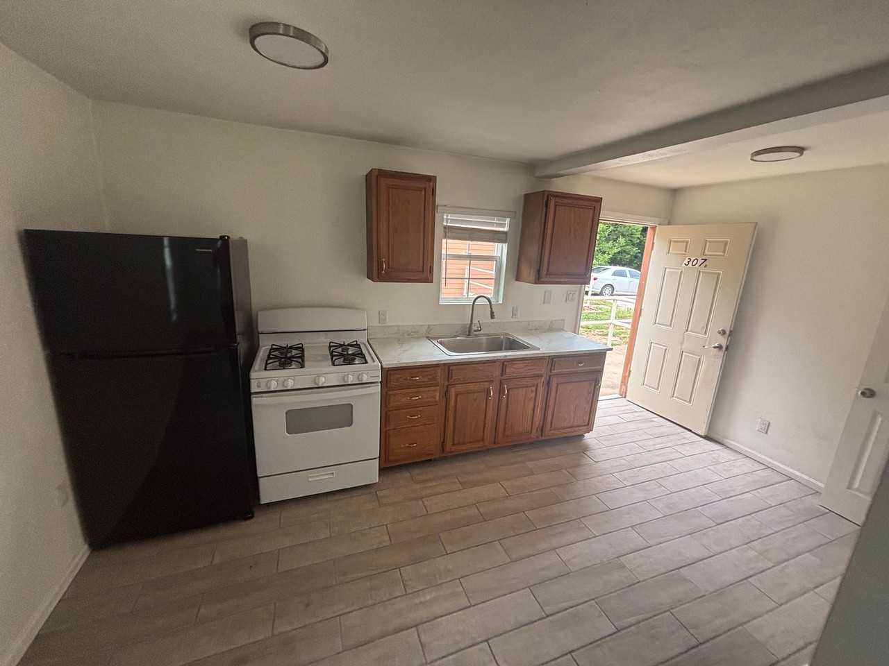 305 E Virginia Ave - Photo 2 of 6
