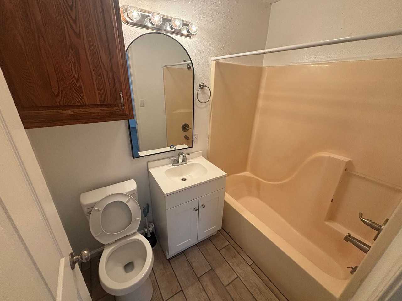 305 E Virginia Ave - Photo 3 of 6