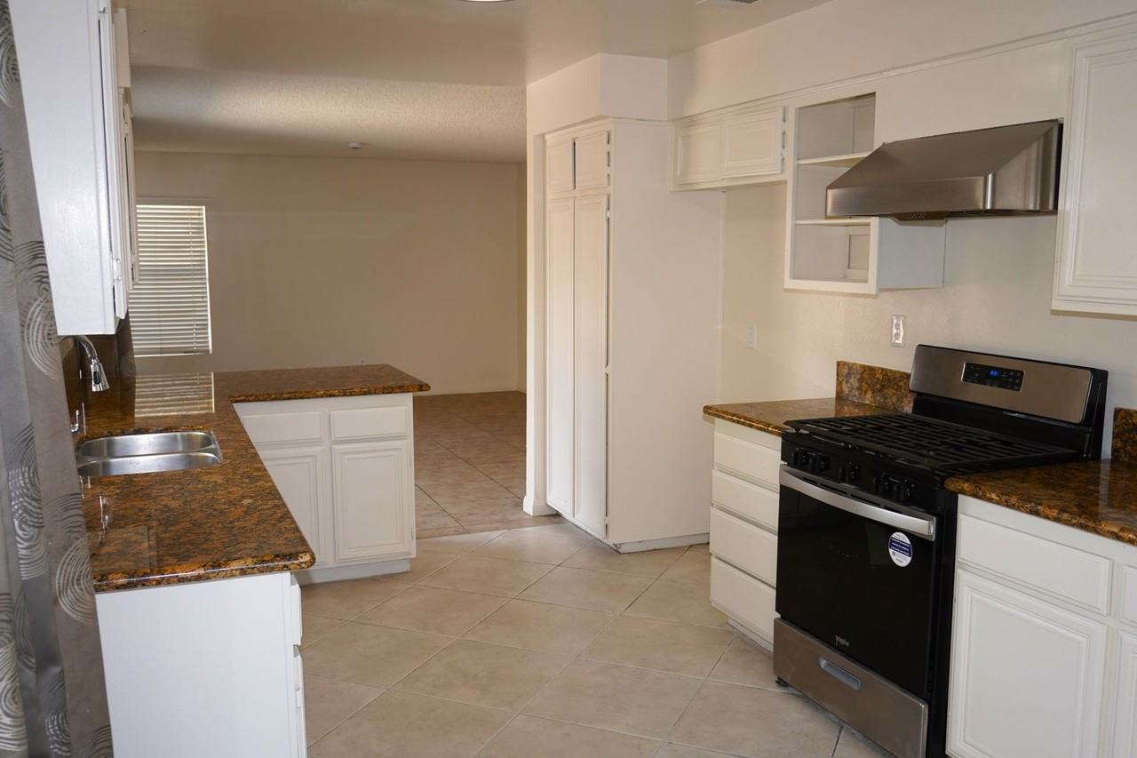 23848 Bouquet Canyon Pl - Photo 7 of 32