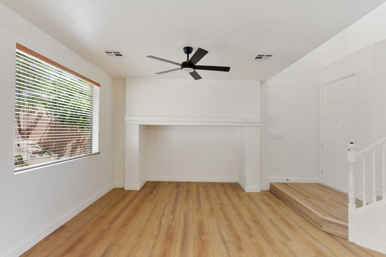 5870 Lustrous Ct - Photo 7 of 33