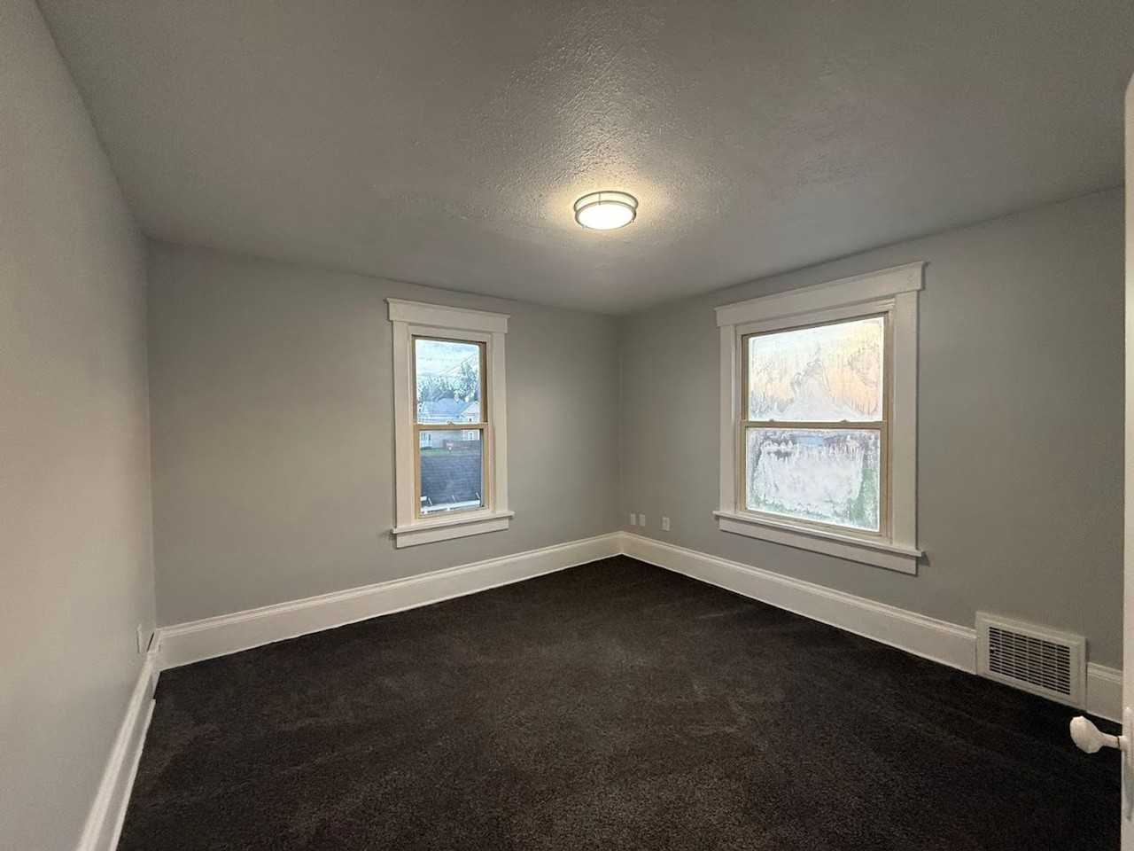 Greenfield Ave Sw - Photo 5 of 11