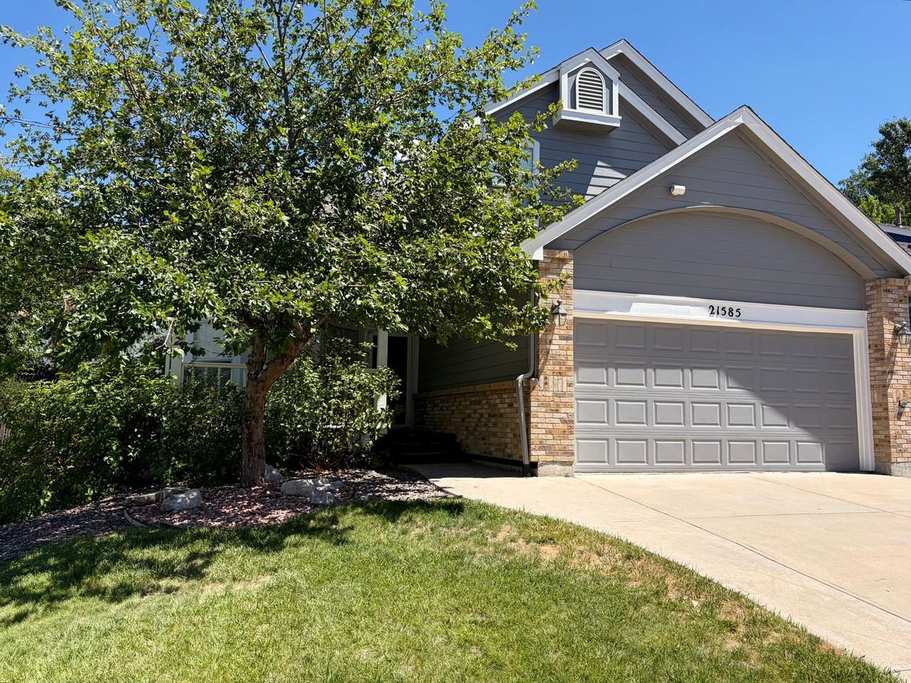 21585 Hill Gail Way - Photo 4 of 31