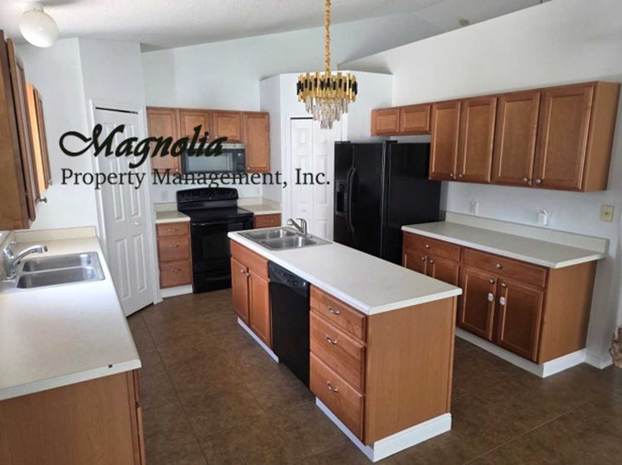 1629 Pickard Cir - Photo 5 of 17