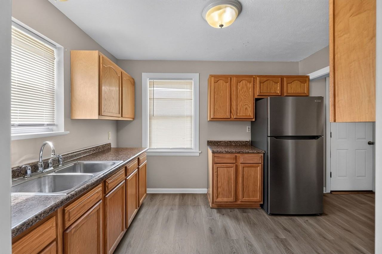 1337 Ivydale Ave Sw - Photo 2 of 20