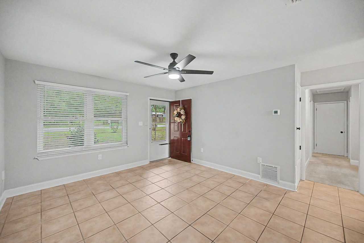 2317 Lewis St - Photo 5 of 30