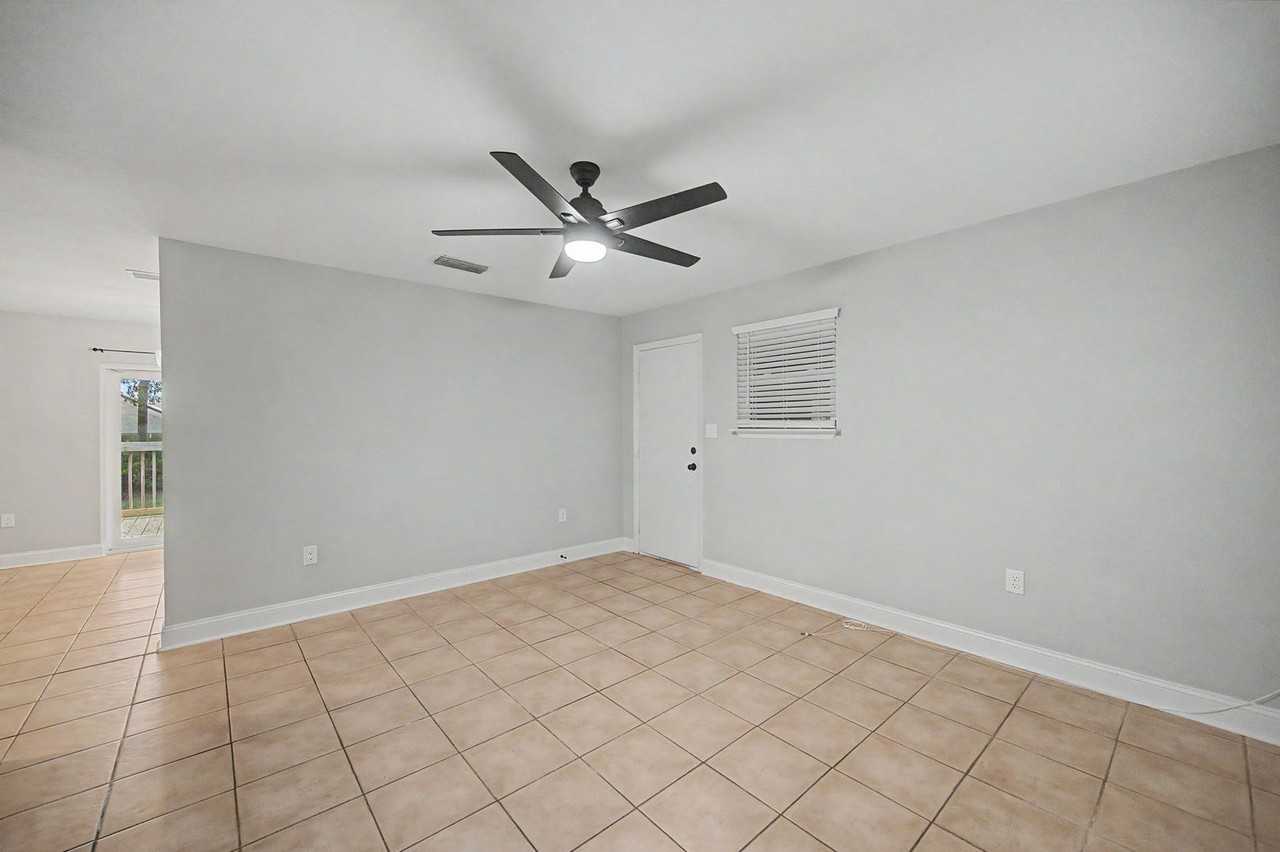 2317 Lewis St - Photo 6 of 30