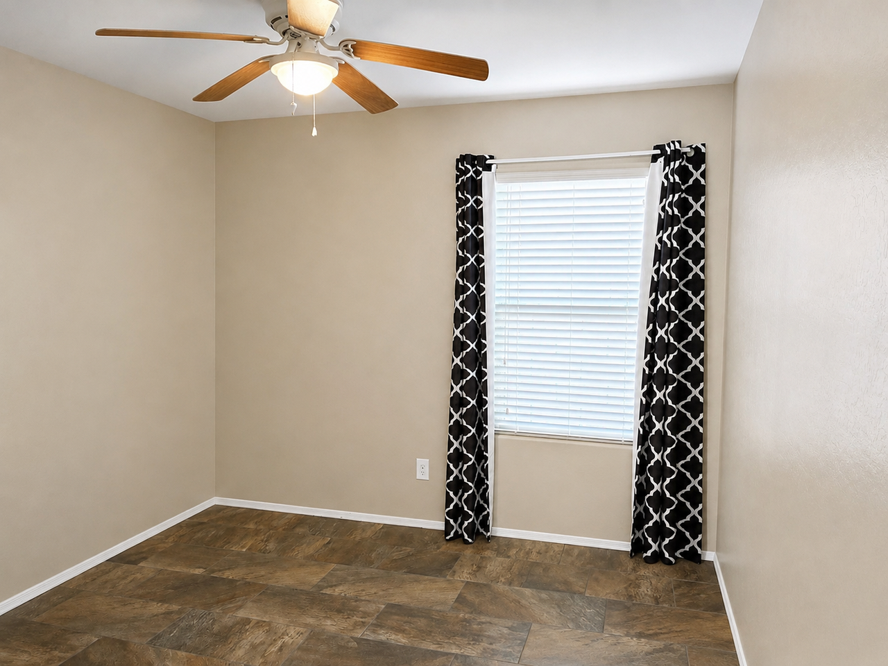 18368 W Getty Dr - Photo 5 of 13