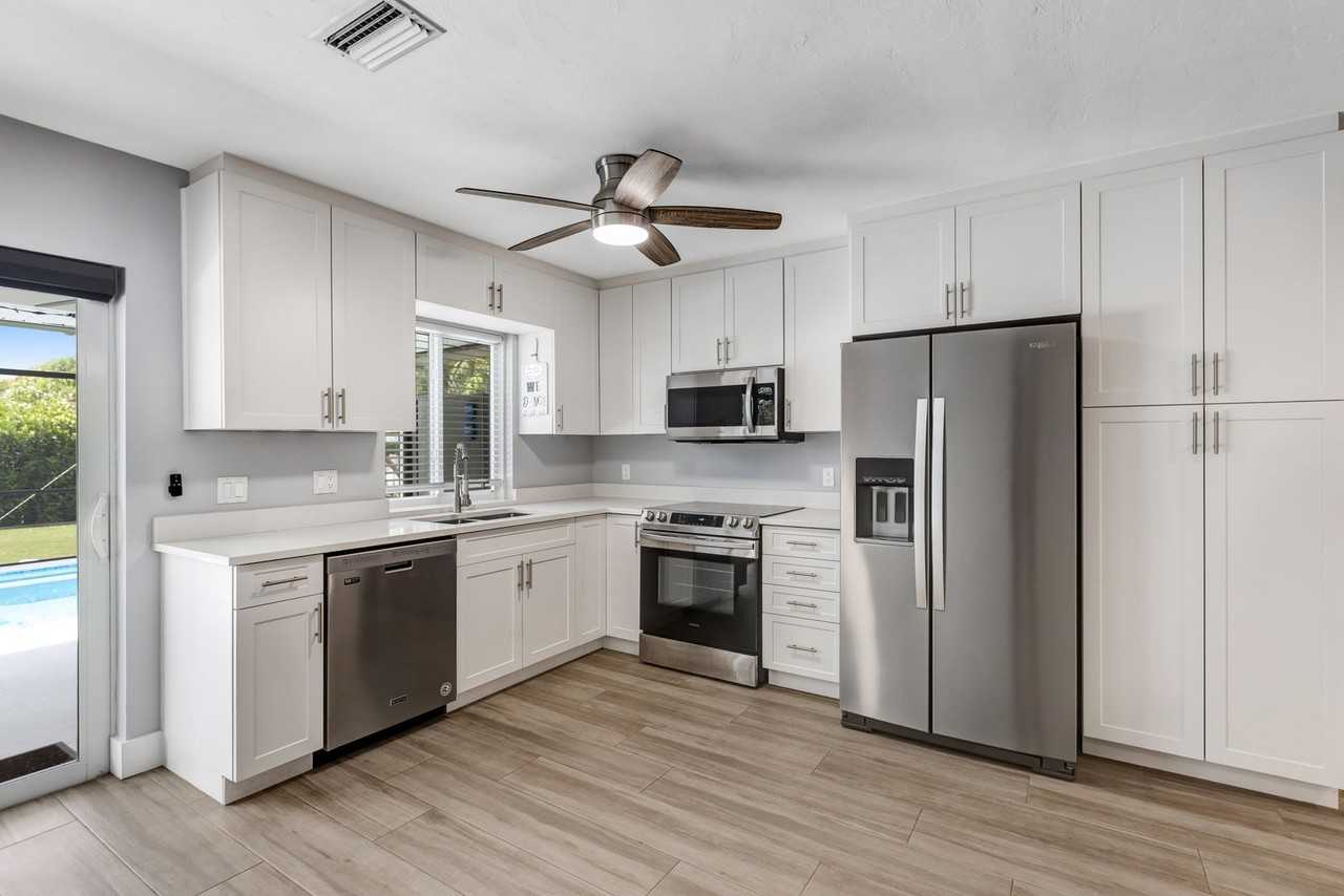 776 110th Ave N - Photo 5 of 38