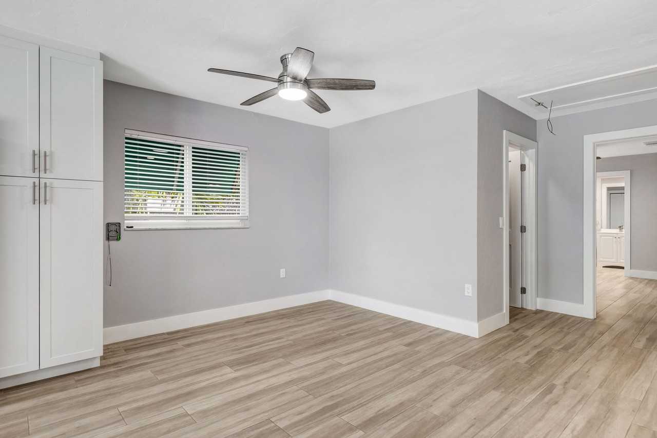 776 110th Ave N - Photo 6 of 38