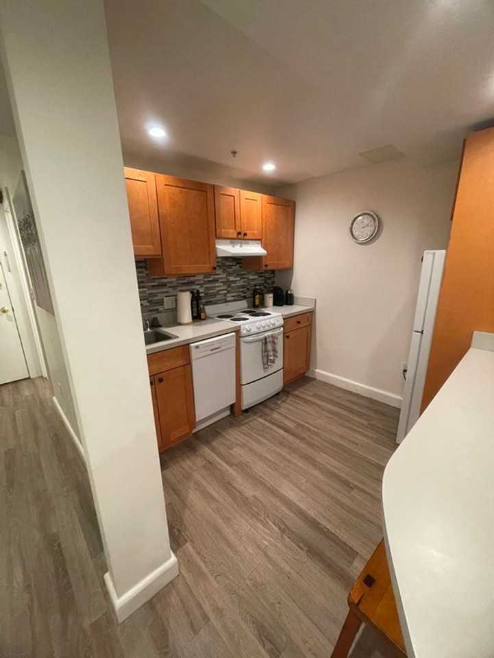 474 Beacon St - Photo 5 of 11
