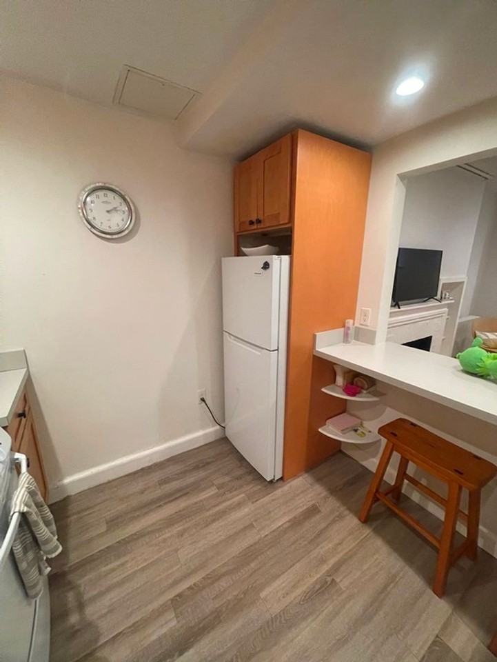 474 Beacon St - Photo 6 of 11