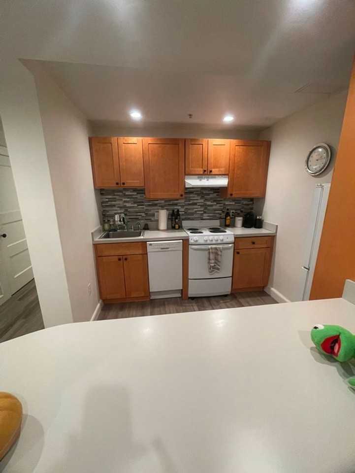 474 Beacon St - Photo 7 of 11