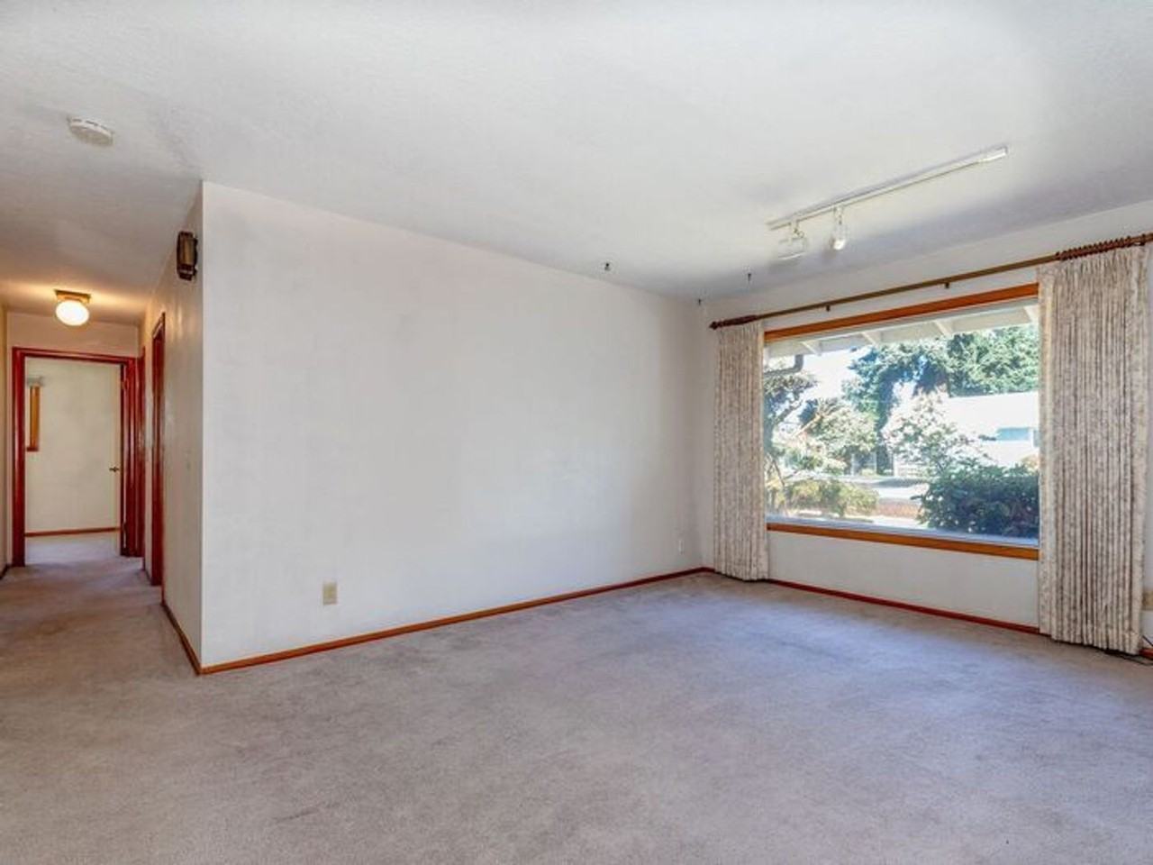 5800 Se Willow St - Photo 2 of 29