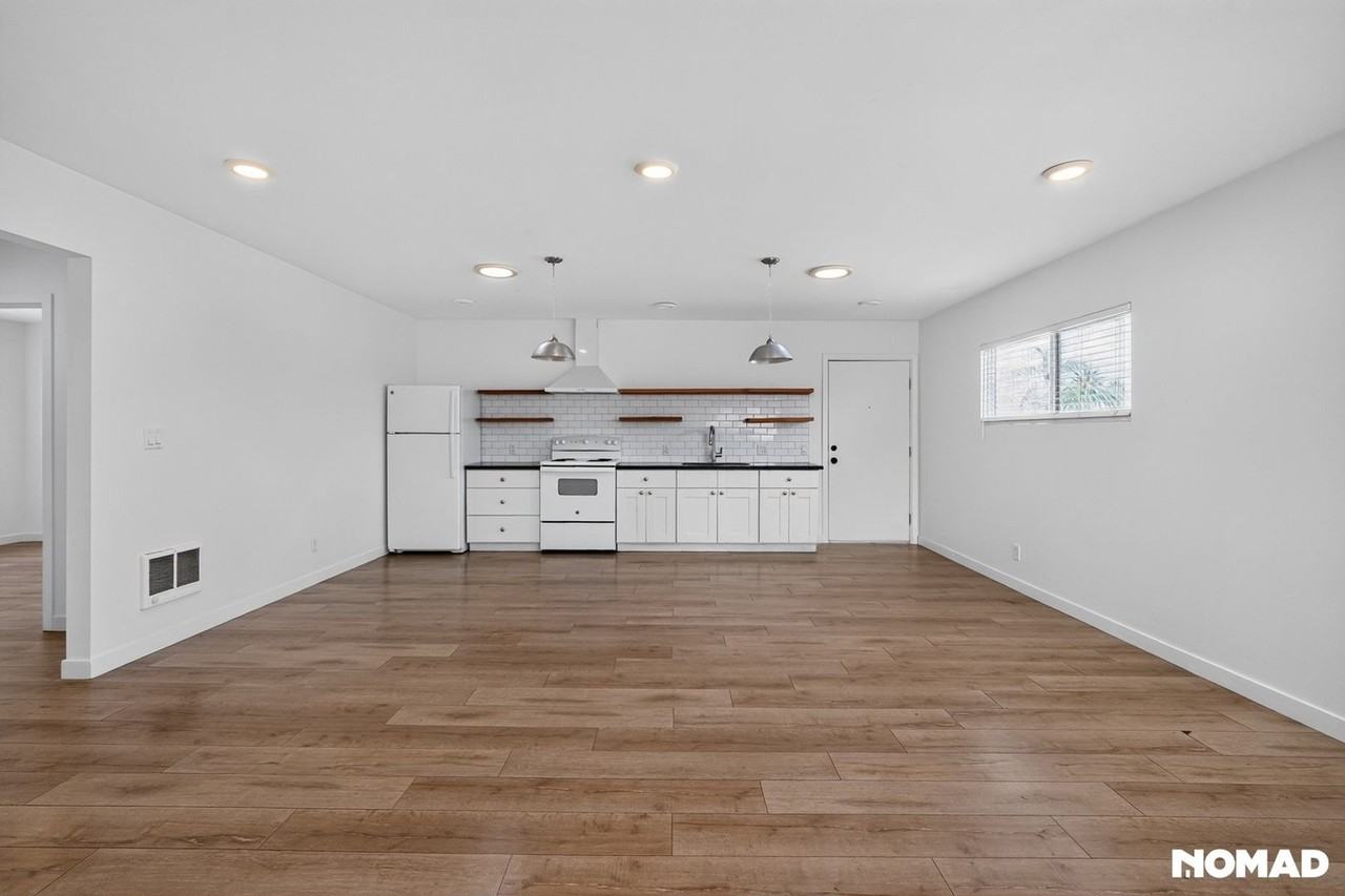 2326 Locust Ave - Photo 2 of 28
