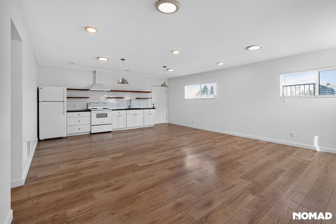 2326 Locust Ave - Photo 3 of 28