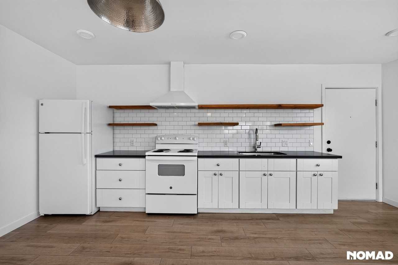 2326 Locust Ave - Photo 4 of 28