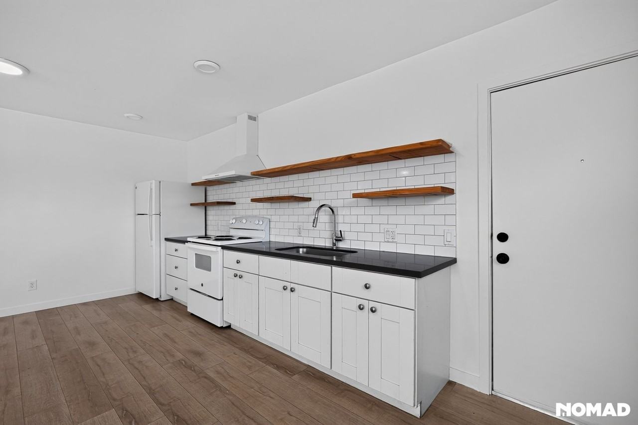 2326 Locust Ave - Photo 5 of 28