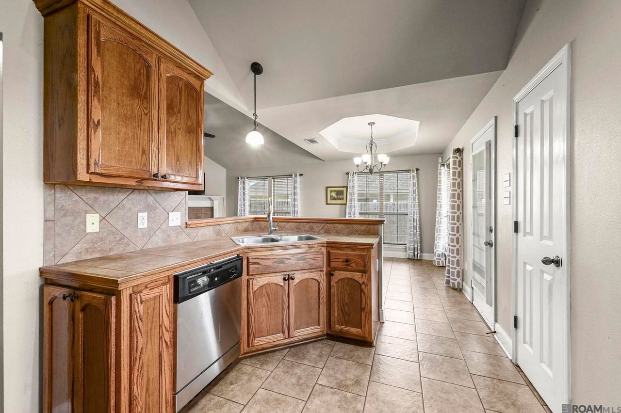 41481 Hearthstone Ave - Photo 4 of 18