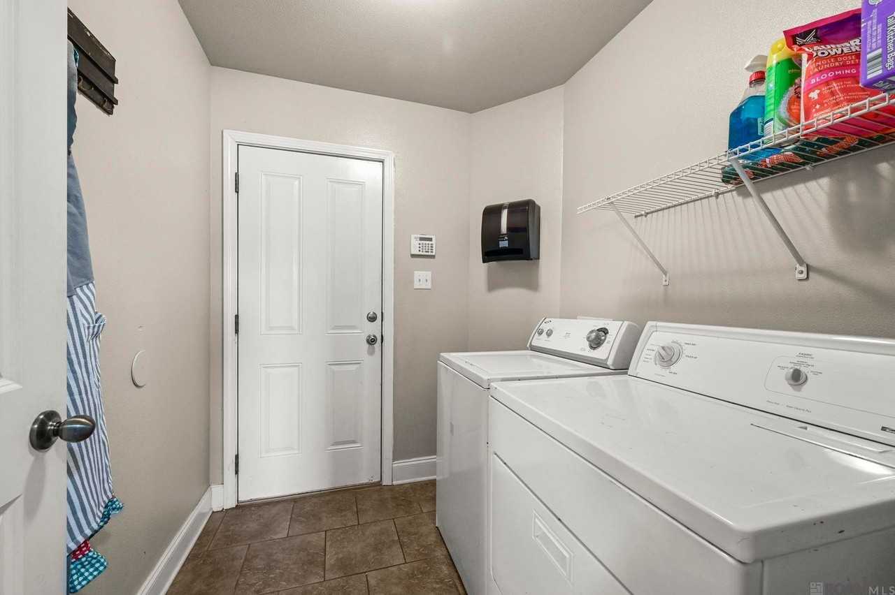41481 Hearthstone Ave - Photo 5 of 18