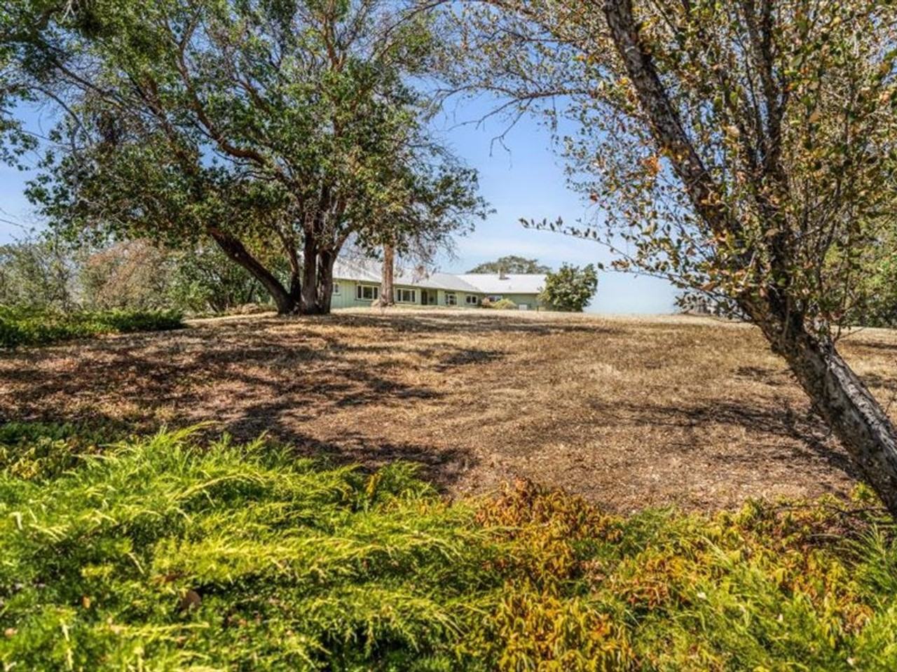 2275 Pioneer Rd - Photo 2 of 48