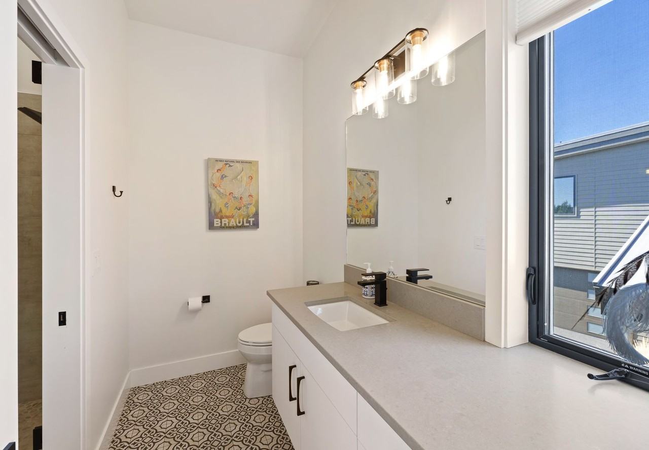 19142 Gateway Loop - Photo 4 of 35