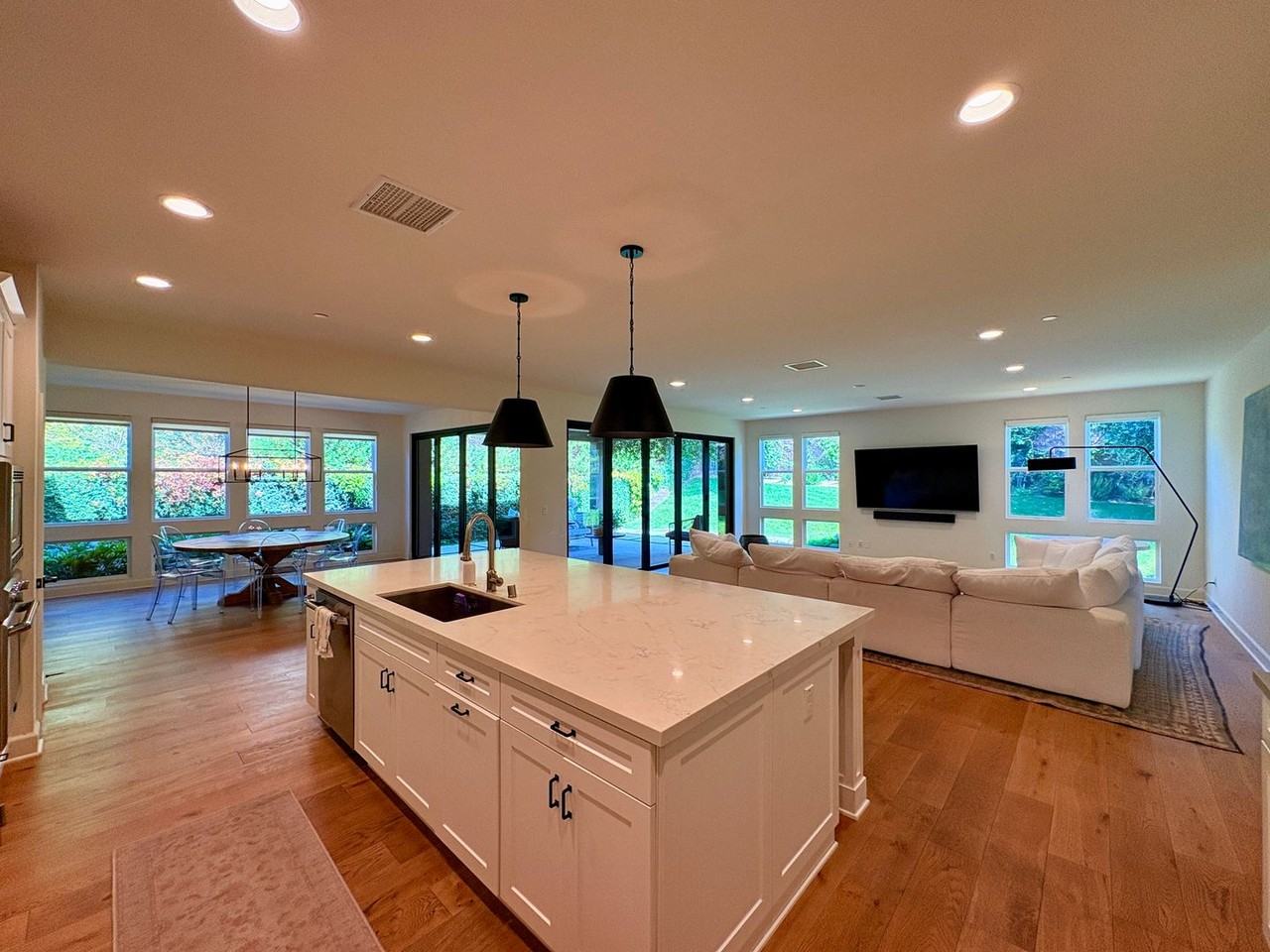 1432 Enclave Ct - Photo 4 of 26