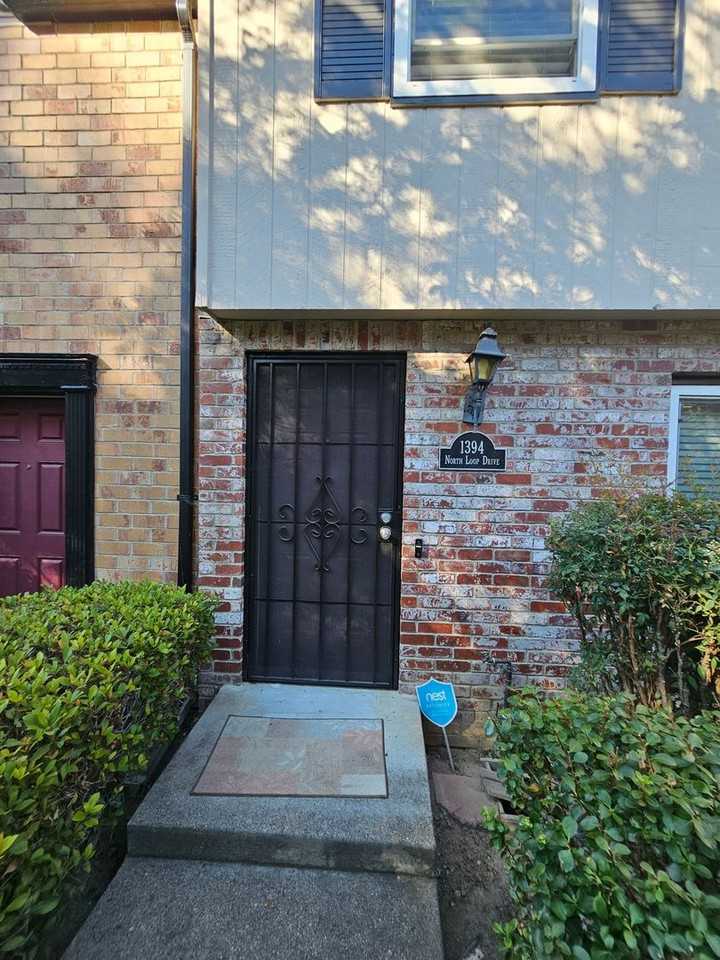 1394 N Loop Dr - Photo 2 of 46