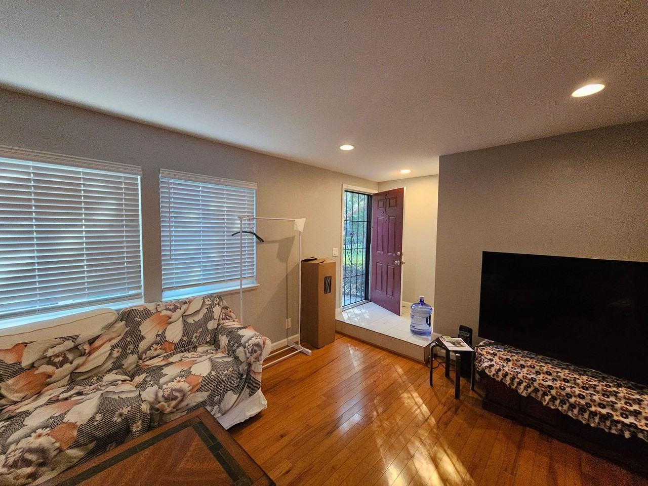 1394 N Loop Dr - Photo 3 of 46
