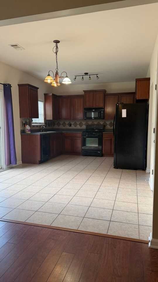 505 Chartwell Dr - Photo 2 of 14