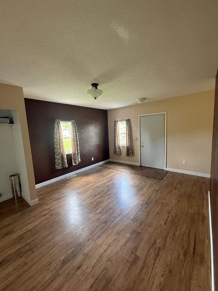 207 Yetley St - Photo 4 of 10