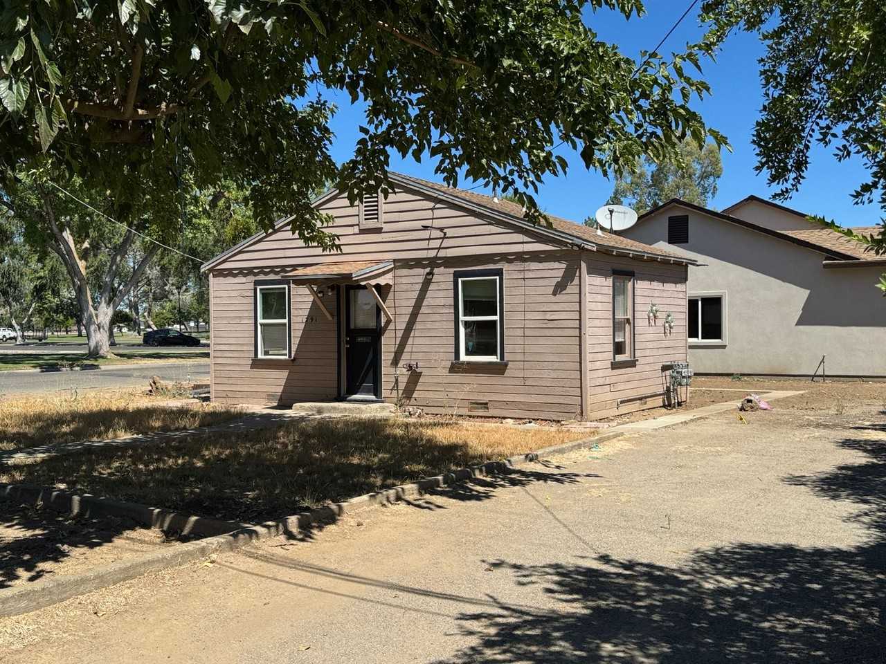 1291 Wallis Ave - Photo 2 of 10